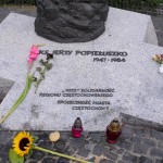 Płyta pod pomnikiem ks. Jerzego Popiełuszki w Częstochowie